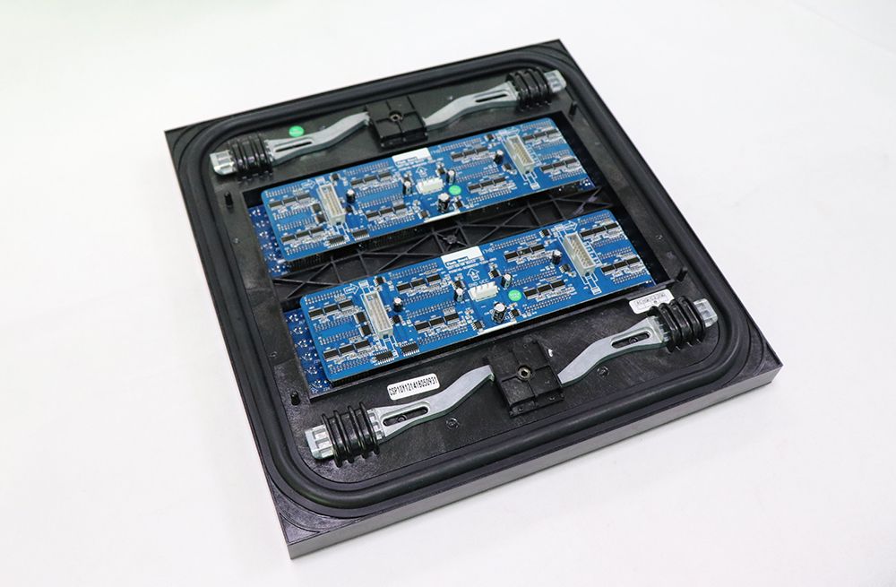 P10 Dual Maintenance LED Module Outdoor DIP 1R1G1B 320x320mm